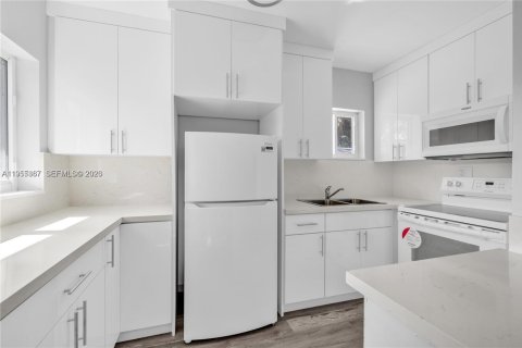 Casa en alquiler en Miami, Florida, 1 dormitorio, 60.39 m2 № 2010185 - foto 4