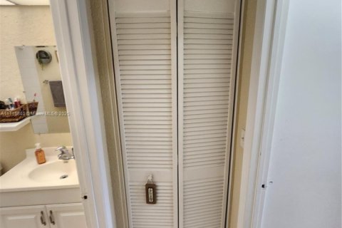 Condo in Plantation, Florida, 1 bedroom  № 1868295 - photo 20