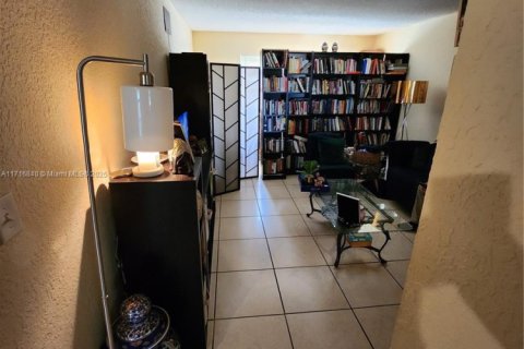 Condo in Plantation, Florida, 1 bedroom  № 1868295 - photo 4