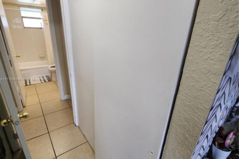 Condo in Plantation, Florida, 1 bedroom  № 1868295 - photo 18