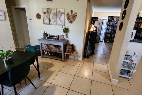Condo in Plantation, Florida, 1 bedroom  № 1868295 - photo 3