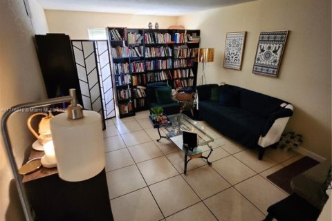 Condo in Plantation, Florida, 1 bedroom  № 1868295 - photo 5