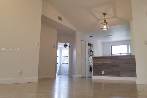 Снять в аренду кондоминиум в Плантация, Флорида 2 спальни, 89.46м2, № 1989828 - фото 2