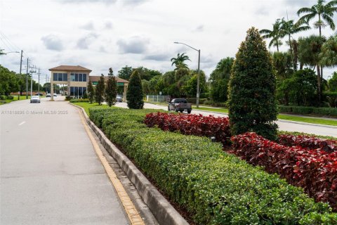 Copropriété à vendre à Pembroke Pines, Floride: 1 chambre, 98.1 m2 № 1776326 - photo 24