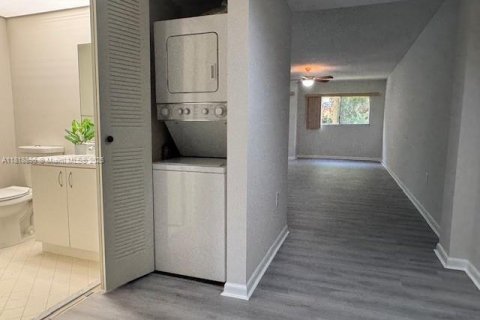 Copropriété à vendre à Pembroke Pines, Floride: 1 chambre, 98.1 m2 № 1776326 - photo 13
