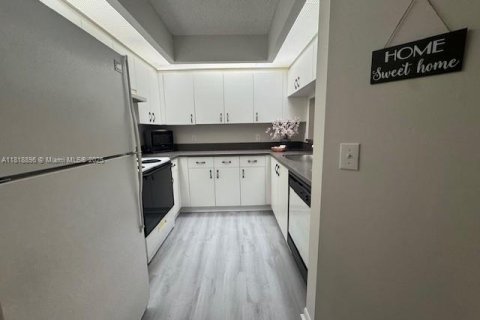 Copropriété à vendre à Pembroke Pines, Floride: 1 chambre, 98.1 m2 № 1776326 - photo 18