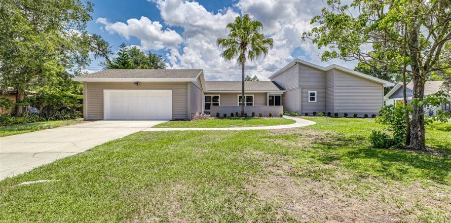House in Lakeland, Florida 3 bedrooms, 183.95 sq.m. № 1757670