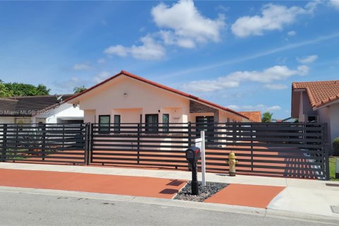 Villa ou maison à vendre à Miami, Floride: 3 chambres, 140.84 m2 № 1942959 - photo 1
