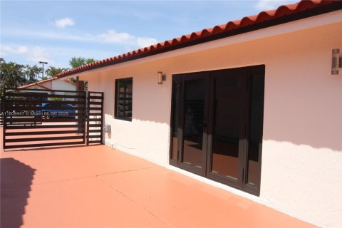 Villa ou maison à vendre à Miami, Floride: 3 chambres, 140.84 m2 № 1942959 - photo 25