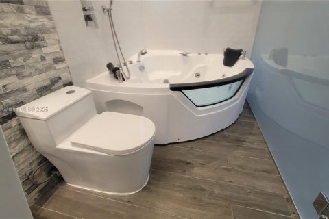 Villa ou maison à vendre à Miami, Floride: 3 chambres, 140.84 m2 № 1942959 - photo 17
