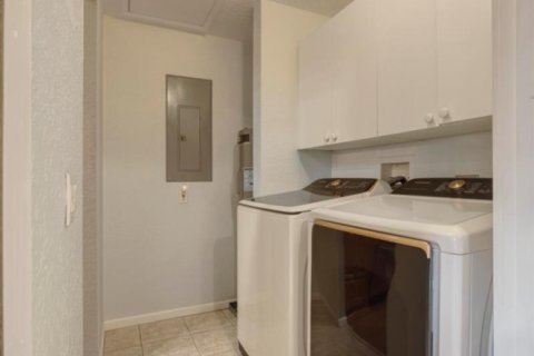 House in Palm Springs, Florida 2 bedrooms, 107.02 sq.m. № 2190510 - photo 22