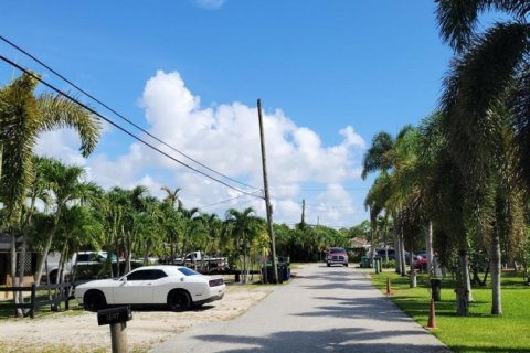 House in Palm Springs, Florida 2 bedrooms, 107.02 sq.m. № 2190510 - photo 7