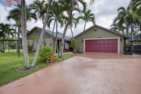 House in Palm Springs, Florida 2 bedrooms, 107.02 sq.m. № 2190510