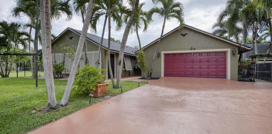 House in Palm Springs, Florida 2 bedrooms, 107.02 sq.m. № 2190510