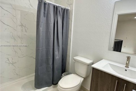 Casa en venta en Florida City, Florida, 5 dormitorios, 176.7 m2 № 2034997 - foto 10