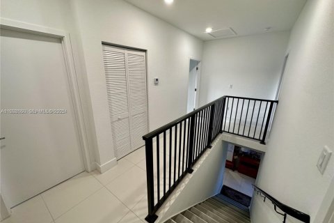 Casa en venta en Florida City, Florida, 5 dormitorios, 176.7 m2 № 2034997 - foto 8