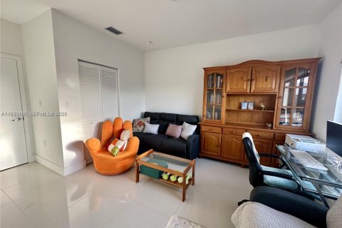 Casa en venta en Florida City, Florida, 5 dormitorios, 176.7 m2 № 2034997 - foto 11