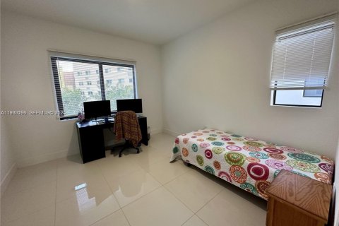 Casa en venta en Florida City, Florida, 5 dormitorios, 176.7 m2 № 2034997 - foto 9