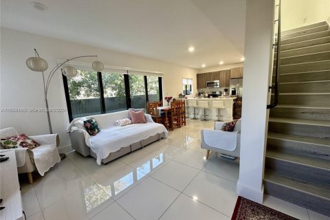 Casa en venta en Florida City, Florida, 5 dormitorios, 176.7 m2 № 2034997 - foto 3