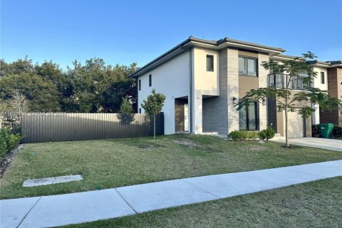 Casa en venta en Florida City, Florida, 5 dormitorios, 176.7 m2 № 2034997 - foto 2