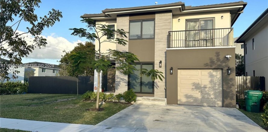 Casa en Florida City, Florida 5 dormitorios, 176.7 m2 № 2034997