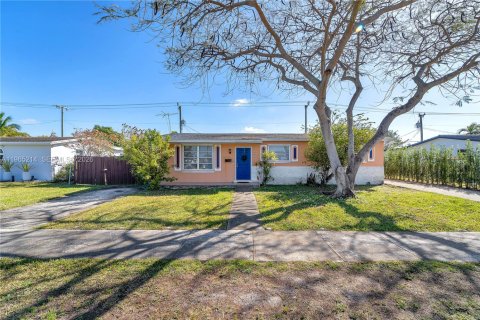 Дом в Майами, Флорида 4 спальни, 179.12м2 № 2027156