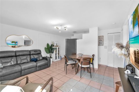 Купить виллу или дом в Майами, Флорида 4 спальни, 179.12м2, № 2027156 - фото 22