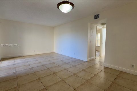 Condo in West Palm Beach, Florida, 1 bedroom № 1983017 - photo 7