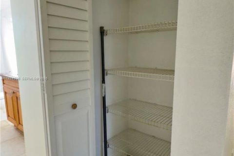 Condo in West Palm Beach, Florida, 1 bedroom № 1983017 - photo 8