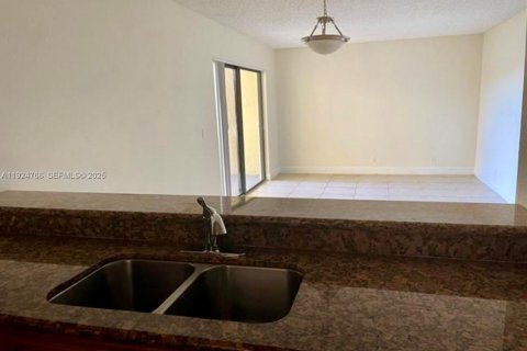 Copropriété à louer à West Palm Beach, Floride: 1 chambre, 65.03 m2 № 1983017 - photo 2