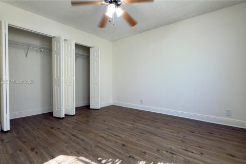 Condo in West Palm Beach, Florida, 1 bedroom № 1983017 - photo 12