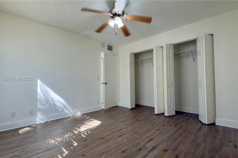 Condo in West Palm Beach, Florida, 1 bedroom № 1983017 - photo 13