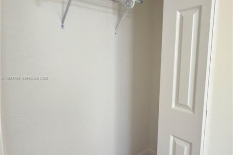 Condo in West Palm Beach, Florida, 1 bedroom № 1983017 - photo 15