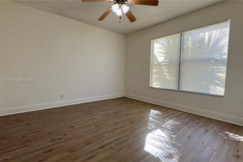 Condo in West Palm Beach, Florida, 1 bedroom № 1983017 - photo 11