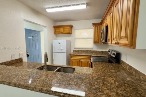Condo in West Palm Beach, Florida, 1 bedroom № 1983017 - photo 6
