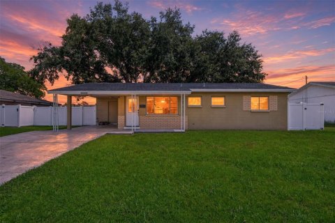 Villa ou maison à Saint Petersburg, Floride 3 chambres, 113.62 m2 № 2360310