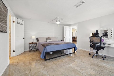 House in Saint Petersburg, Florida 4 bedrooms, 205.13 sq.m. № 1784849 - photo 20