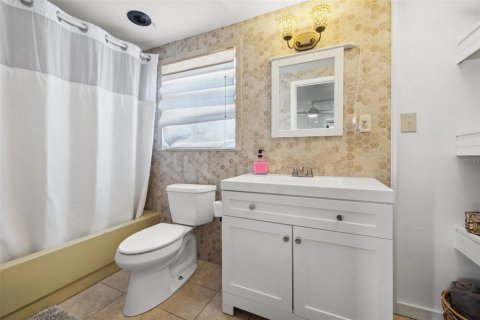 House in Saint Petersburg, Florida 4 bedrooms, 205.13 sq.m. № 1784849 - photo 21