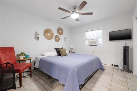 House in Saint Petersburg, Florida 4 bedrooms, 205.13 sq.m. № 1784849 - photo 25