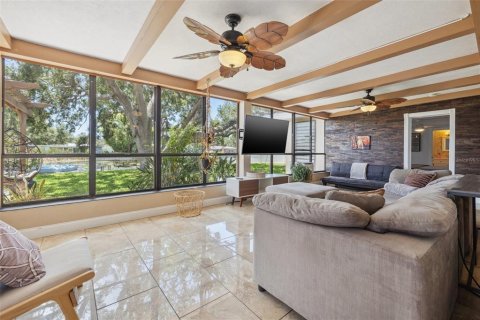 House in Saint Petersburg, Florida 4 bedrooms, 205.13 sq.m. № 1784849 - photo 8