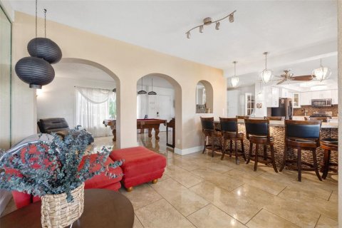 House in Saint Petersburg, Florida 4 bedrooms, 205.13 sq.m. № 1784849 - photo 10