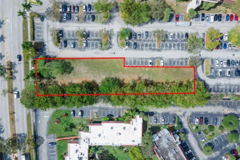 Propiedad comercial en venta en Fort Lauderdale, Florida № 1965099 - foto 4