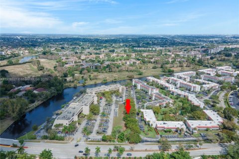 Propiedad comercial en venta en Fort Lauderdale, Florida № 1965099 - foto 9