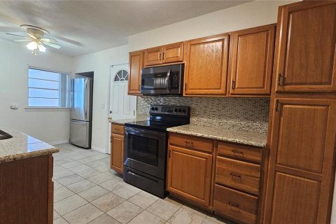 Villa ou maison à vendre à Eustis, Floride: 4 chambres, 215.81 m2 № 2410392 - photo 13