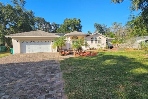 Villa ou maison à Eustis, Floride 4 chambres, 215.81 m2 № 2410392
