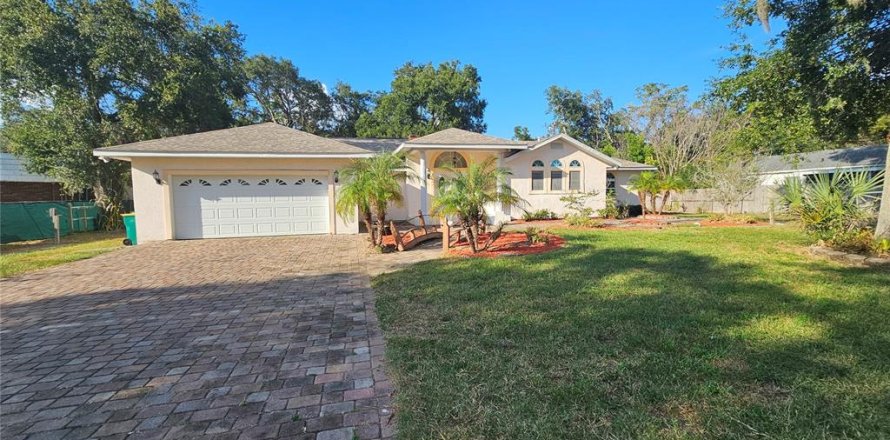 Villa ou maison à Eustis, Floride 4 chambres, 215.81 m2 № 2410392