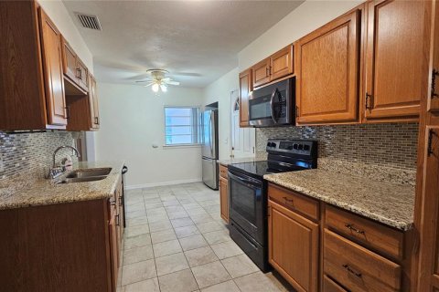 Villa ou maison à vendre à Eustis, Floride: 4 chambres, 215.81 m2 № 2410392 - photo 14