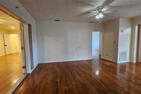 Villa ou maison à vendre à Eustis, Floride: 4 chambres, 215.81 m2 № 2410392 - photo 8