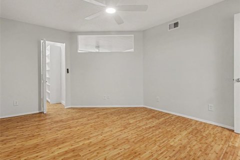 Condo in Saint Petersburg, Florida, 1 bedroom  № 2150293 - photo 16