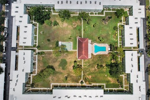 Condo in Saint Petersburg, Florida, 1 bedroom  № 2150293 - photo 28